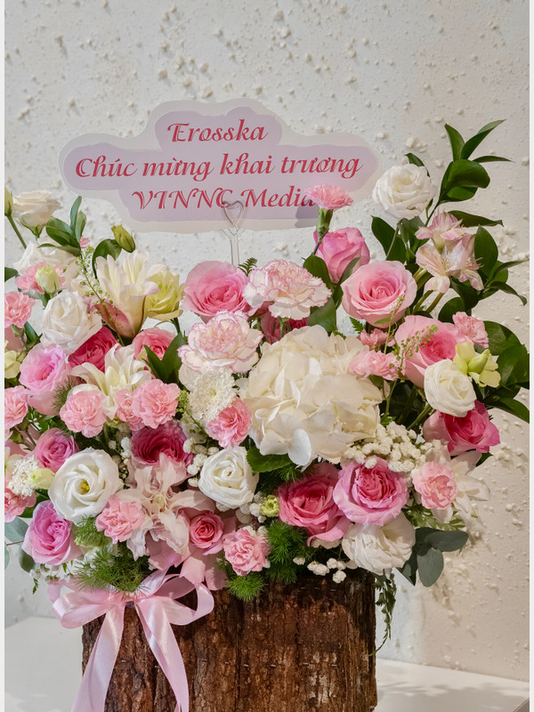 Hộp hoa khai trương tone hồng sang trọng