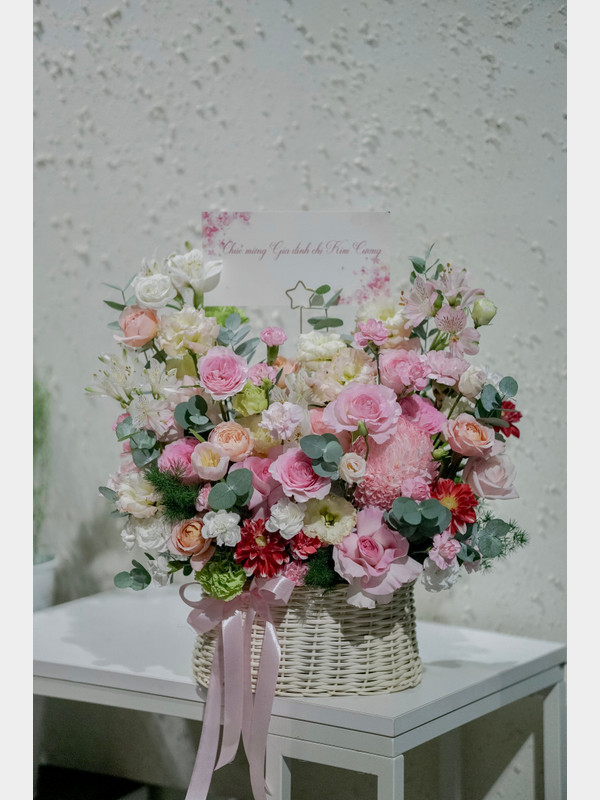 Giỏ hoa tone hồng tặng sinh nhật, mừng tân gia khách hàng