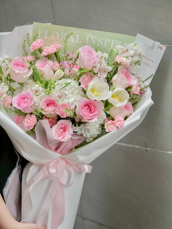 Bó hoa sinh nhật đẹp - Bó hoa tone hồng mix tulip tặng người yêu