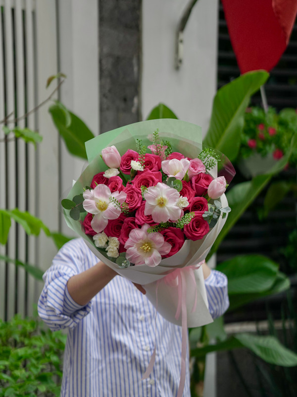 Bó hoa hồng pinkploy mix tulip tặng người yêu