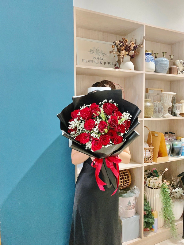 Hoa sinh nhật - Bó hoa hồng đỏ mix hoa bi trắng tặng vợ tặng người yêu sinh nhật