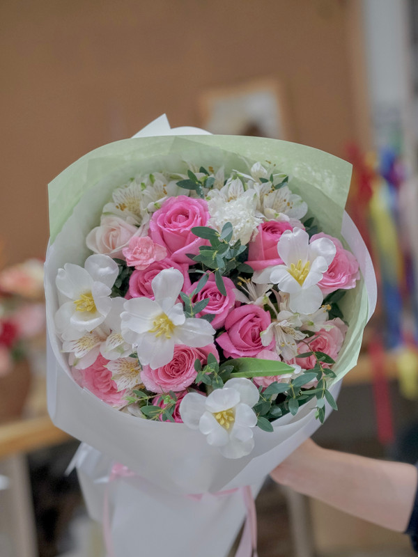 Bó hoa hồng mix tulip trắng tặng người yêu