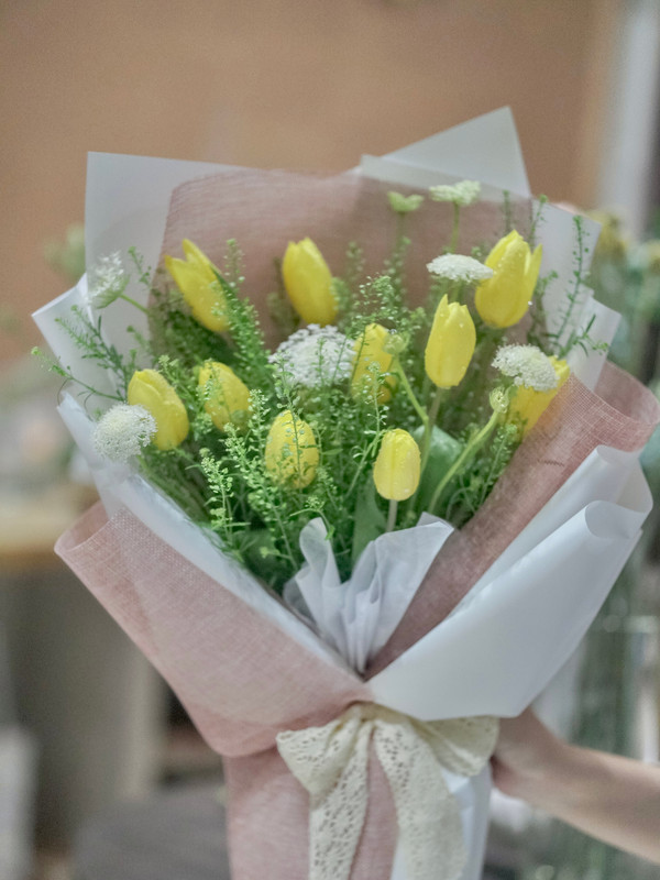 Hoa sinh nhật - bó hoa tulip vàng tặng sinh nhật sếp nam