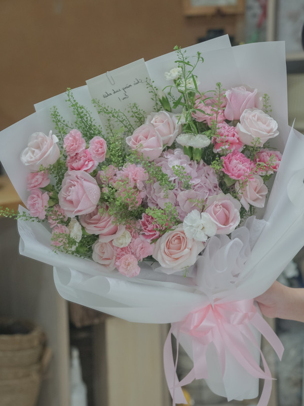 Bó hoa tú cầu mix hoa hồng tặng người yêu