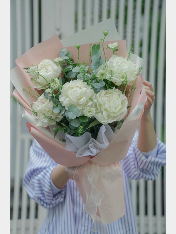 Bó hoa mẫu đơn peony trắng sang trọng tặng người yêu