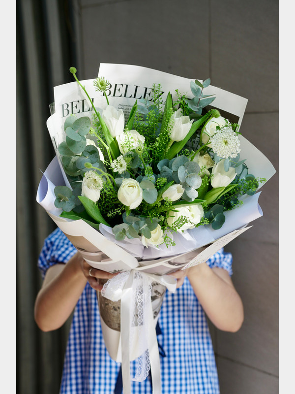 Bó hoa sinh nhật - Hoa tulip trắng mix hoa hồng