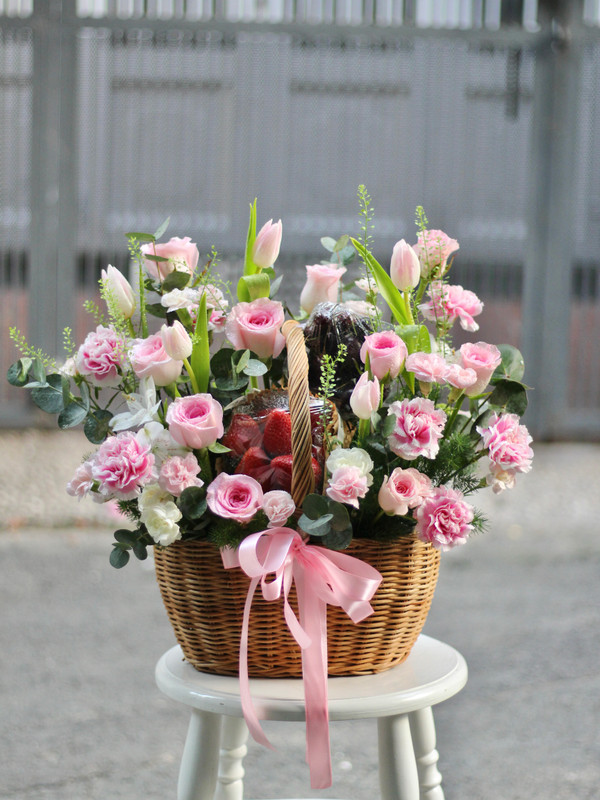 Hoa sinh nhật - Giỏ hoa trái cây mix tulip sang trọng