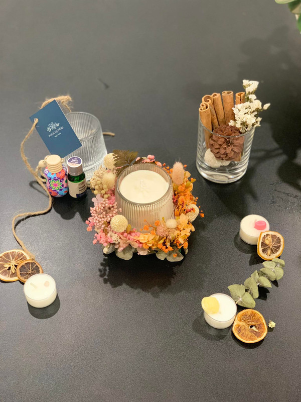 Hộp hoa khô và nến 