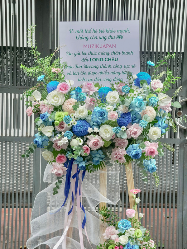 Kệ hoa trang - Kệ hoa chúc mừng sang trọng tone xanh dương