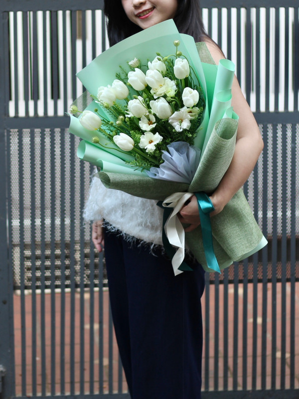 Hoa tulip trắng mix mao lương - Bó hoa sinh nhật tone xanh lá