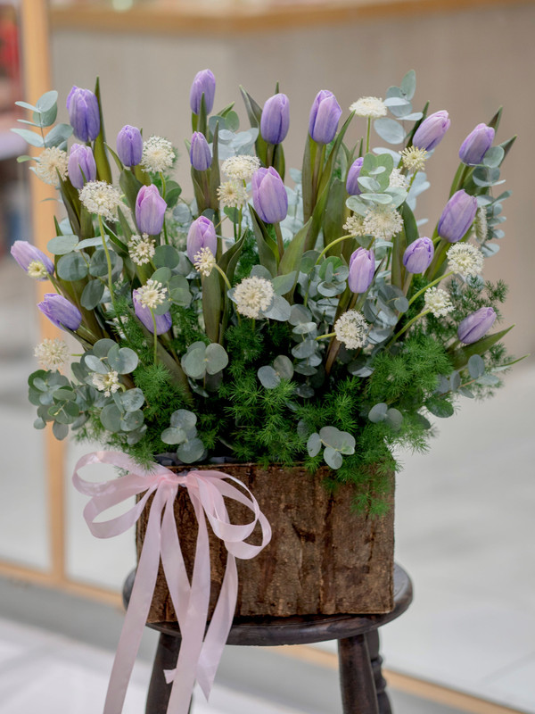 Giỏ hoa tulip tím mộng mơ tặng sinh nhật 