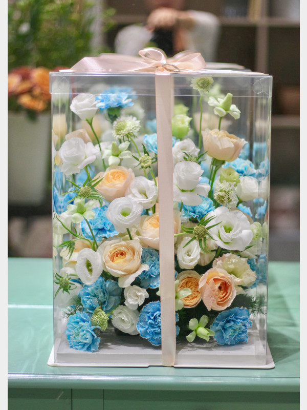 Hoa sinh nhật - hộp hoa mica trong suốt tone xanh cam sang trọng tặng đối tác
