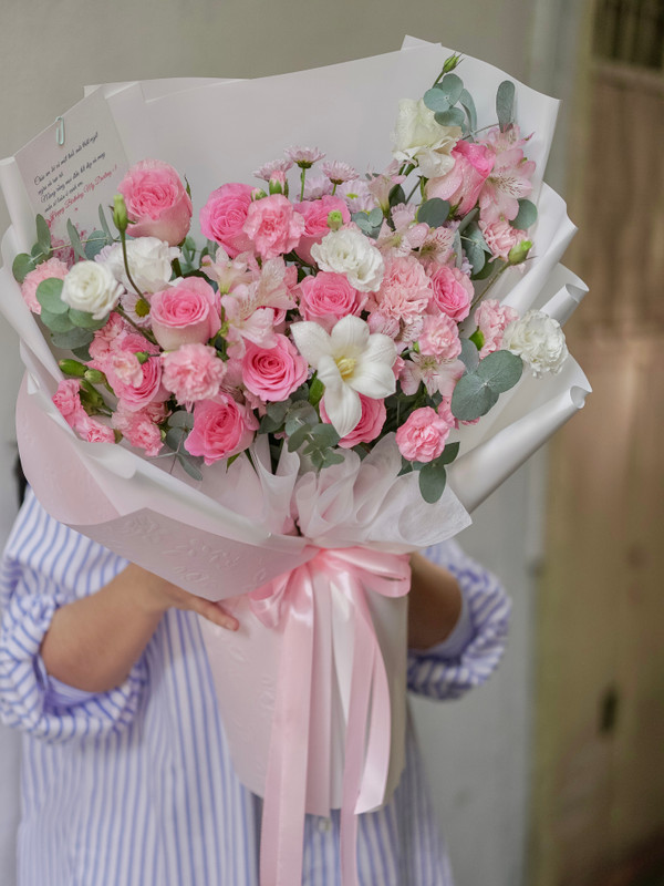 Bó hoa tone hồng tặng người yêu