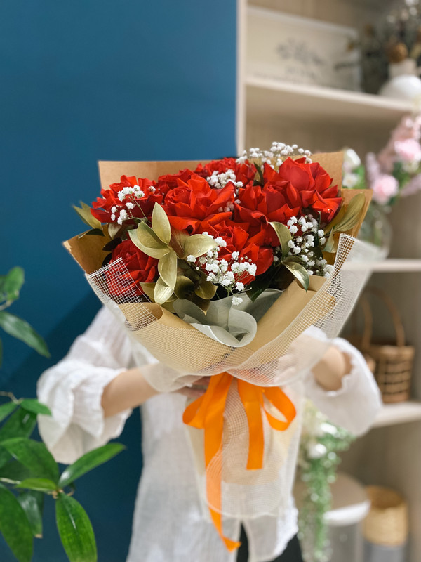 Bó hoa hồng đỏ vintage