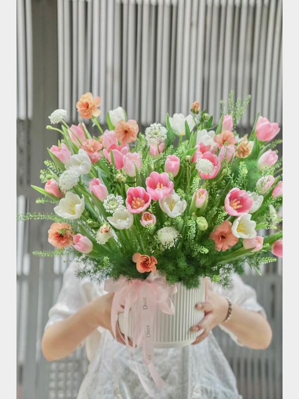 Hoa tulip tặng đối tác - Hoa thiết kế cao cấp tặng sinh nhật đối tác
