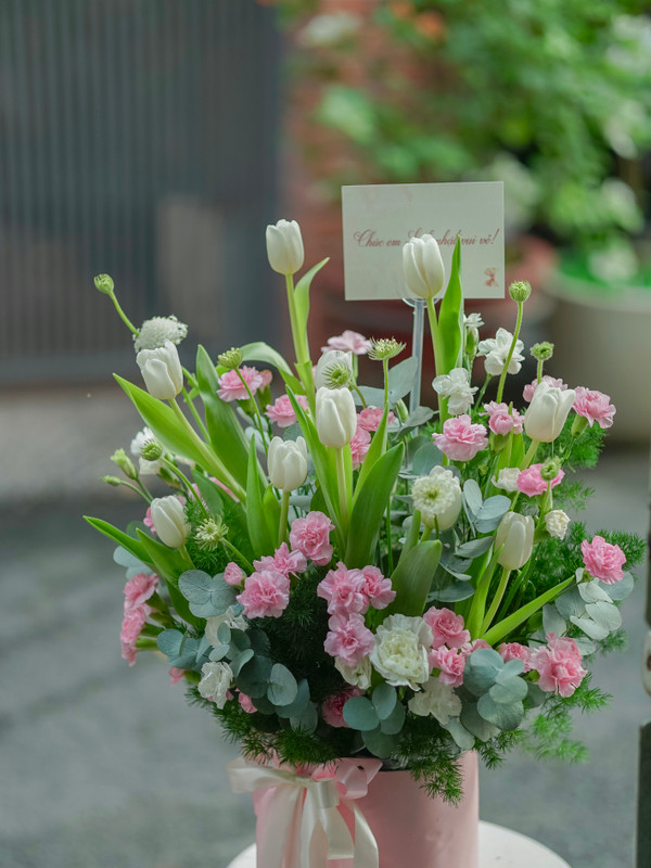 [Hoa 20/10] Giỏ hoa tulip hồng hiện đại sang trọng - tặng vợ, tặng mẹ, tặng đối tác