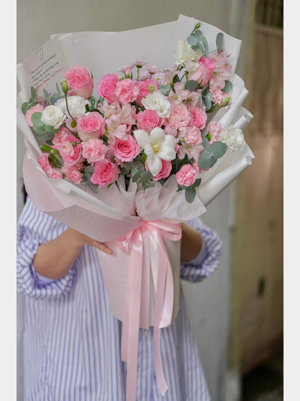 Bó hoa tone hồng tặng người yêu