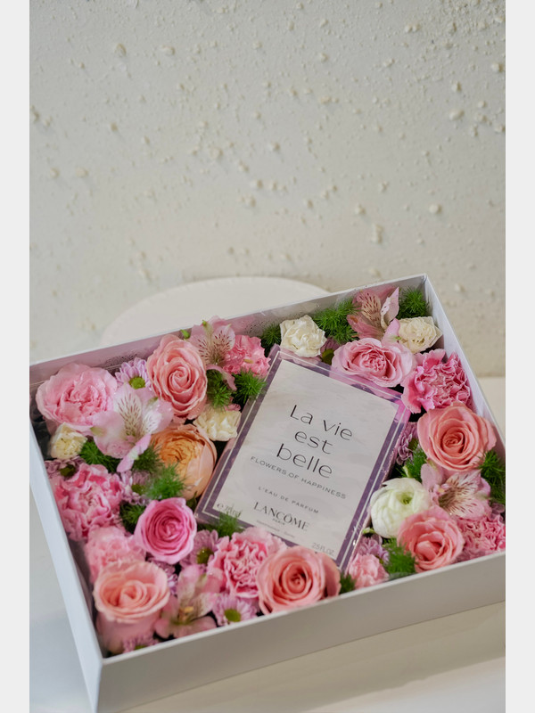 Hộp hoa tươi thiết kế - Hộp hoa thiết kế theo yêu cầu (không bao gồm quà tặng)