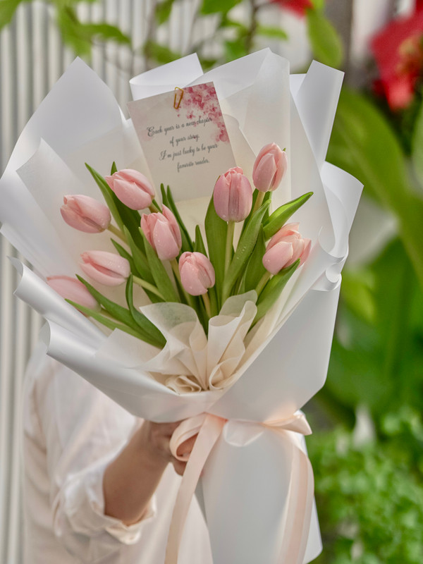 Hoa tulip cam đào độc đáo tặng người yêu