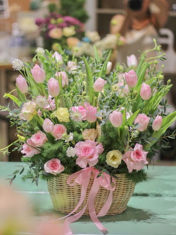 Hoa tulip sinh nhật- Giỏ hoa tulip hồng nhập khẩu Hà Lan tặng đối tác dịp sinh nhật