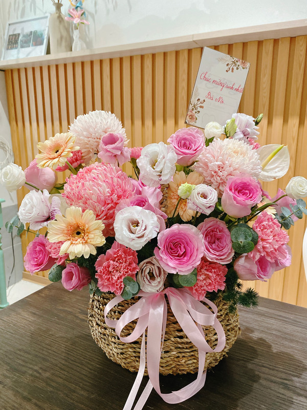 Lẵng hoa sinh nhật - hoa sinh nhật màu hồng tươi mới