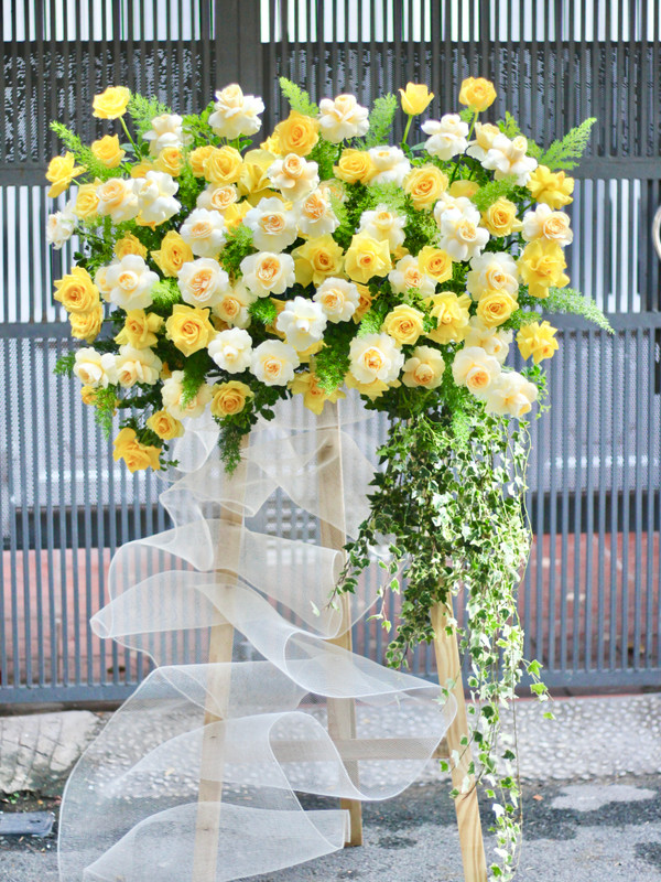 Hoa chúc mừng khai trương màu vàng sang trọng - Mẫu 08