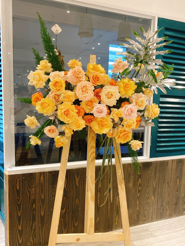 Kệ hoa chúc mừng